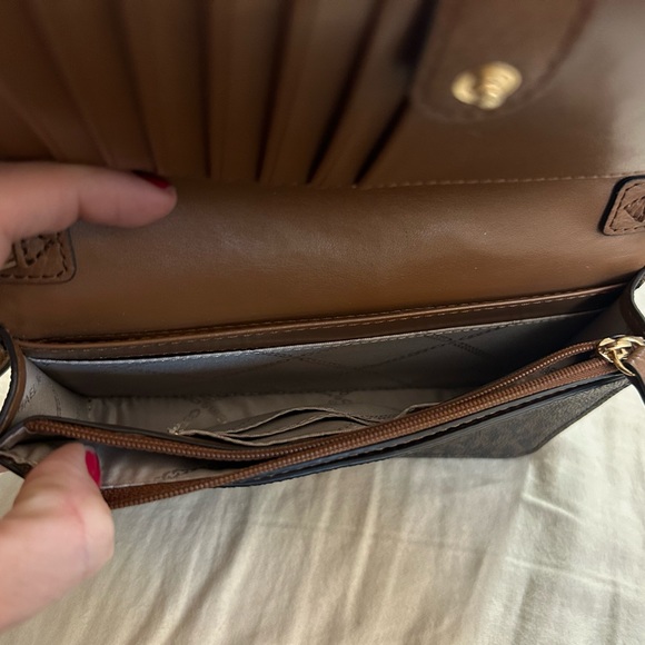 Micheal Kors Small studded Faux Leather and logo smartphone crossbody - Picture 8 of 8